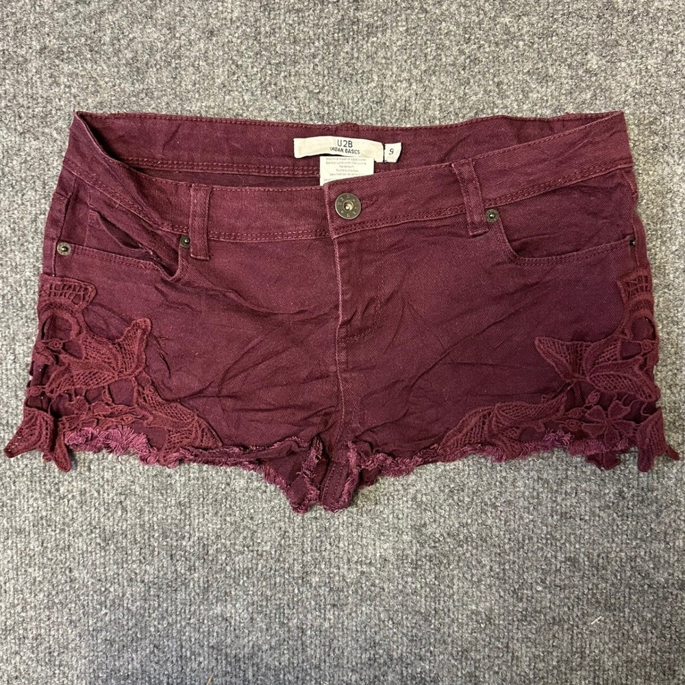 U2B Urban Basics Shorts Womens Size 9 Burgundy Crochet Boho Frayed Hem Denim